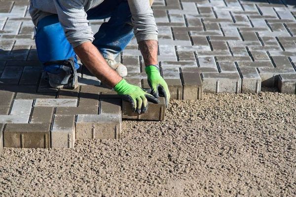 Гарцовка тротуарной плитки: что это, когда применяется?