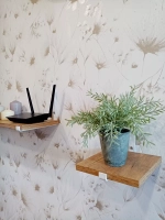 Полка настенная маленькая на кронштейне