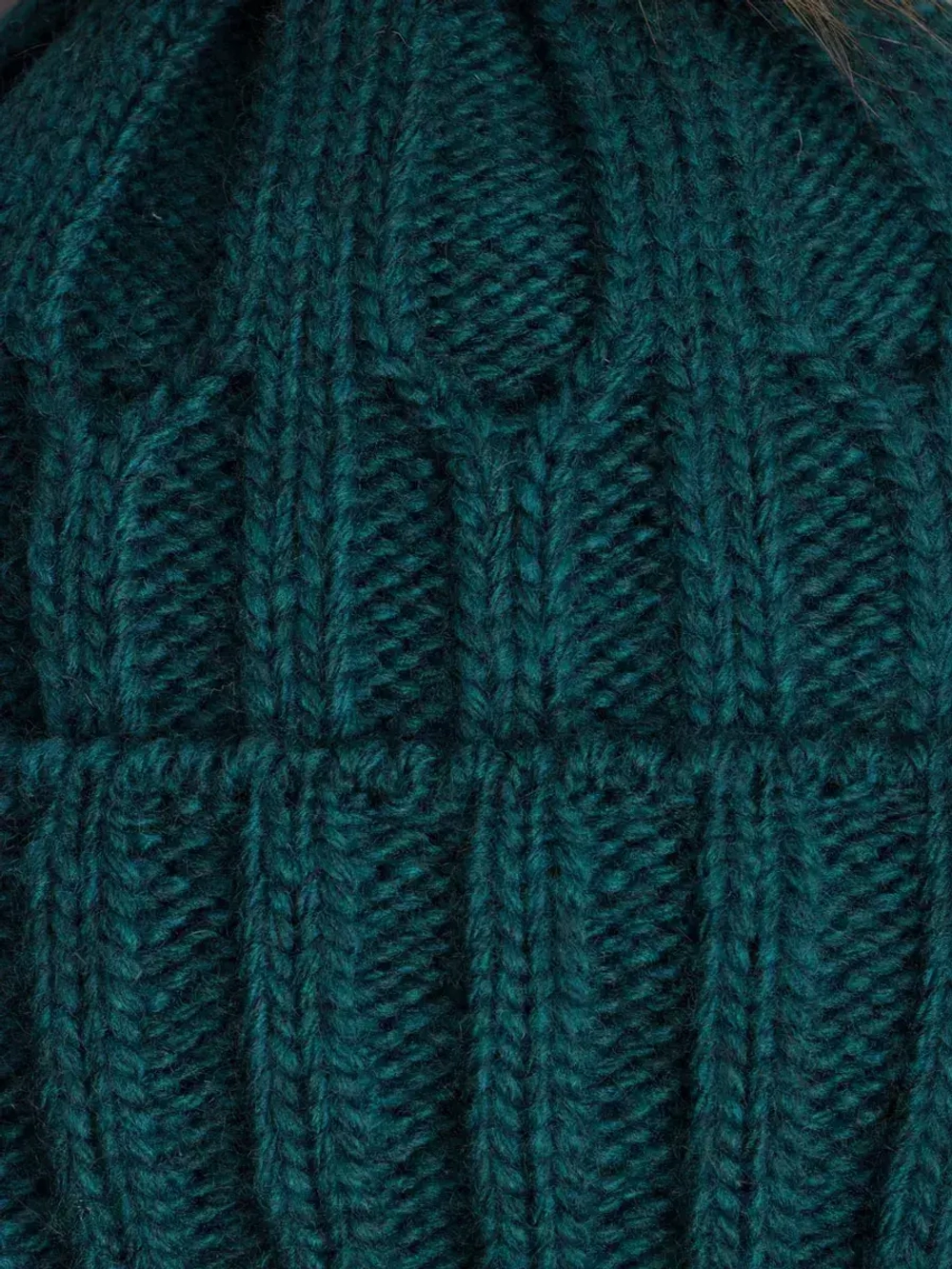 Шапка зимняя для мальчика на завязках и снуд