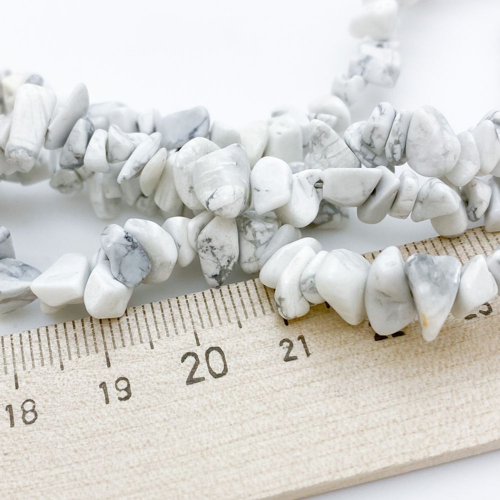 Магнезит бусины, крошка 4-8 мм, цена за нить 38 см