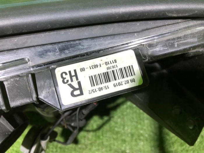 Фара правая Toyota C-HR (2016-2019) галоген