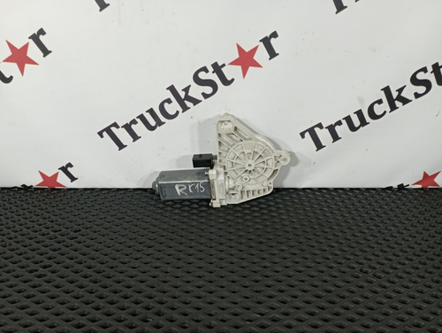 Моторчик стеклоподъемника правый 2017г.