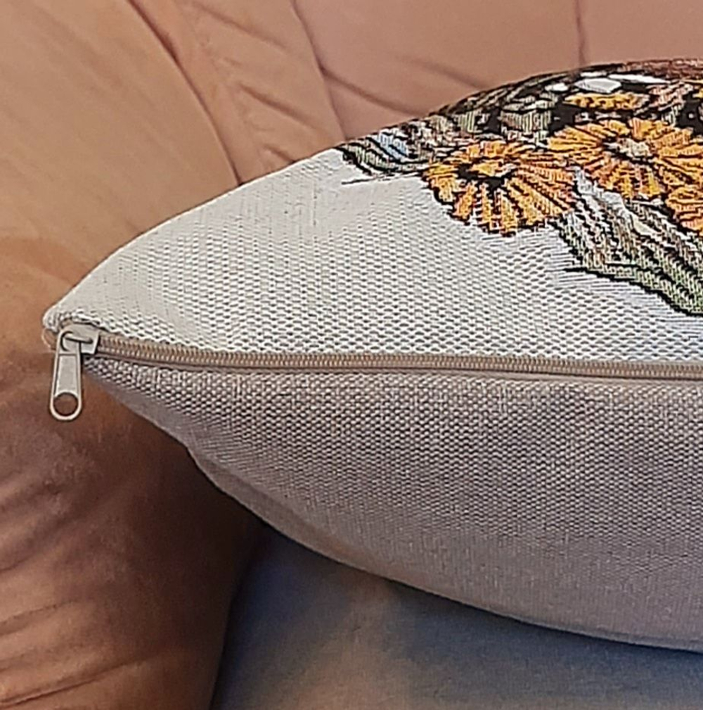 Декоративный гобеленовый чехол для интерьерной подушки Заяц 47*47