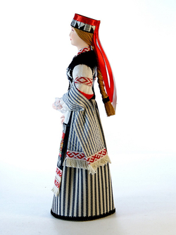 Кукла фарфоровая Литовка в национальном костюме