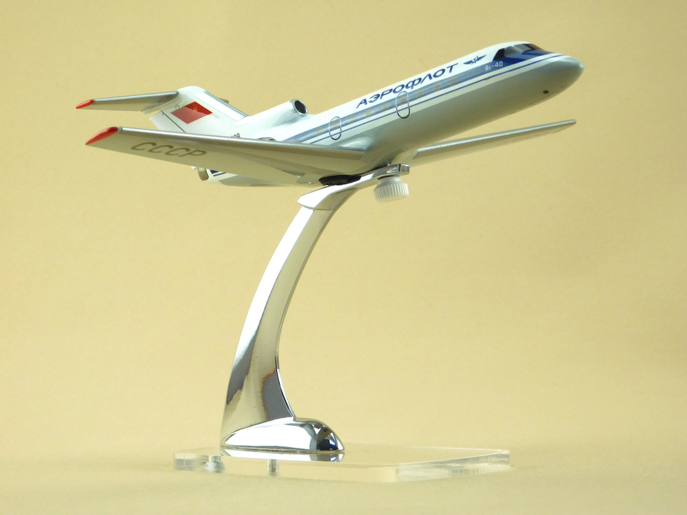 Модель самолета Як-40 (М1:100, Аэрофлот СССР-87498)