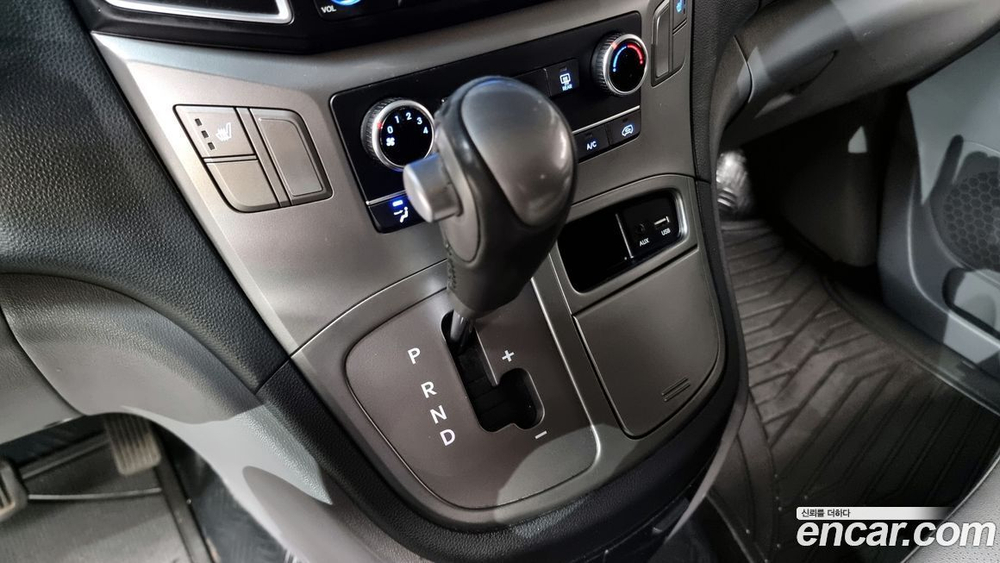 Hyundai The New Grand Starex Van 3-х местный (12.2019)