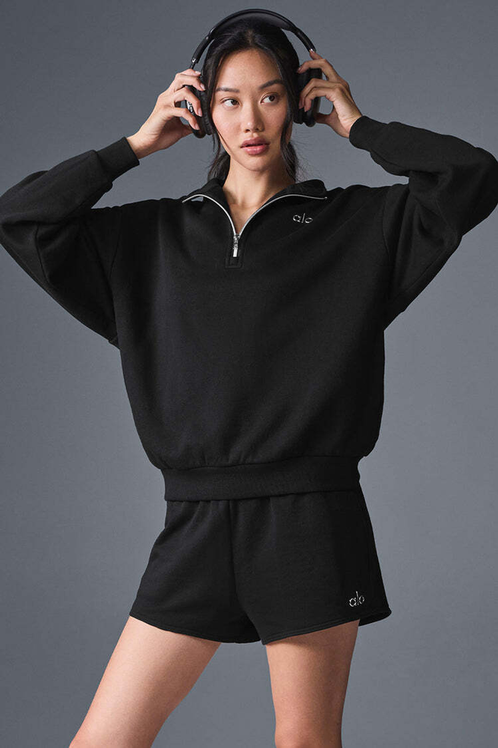 Alo yoga Шорты спортивные женские, черный