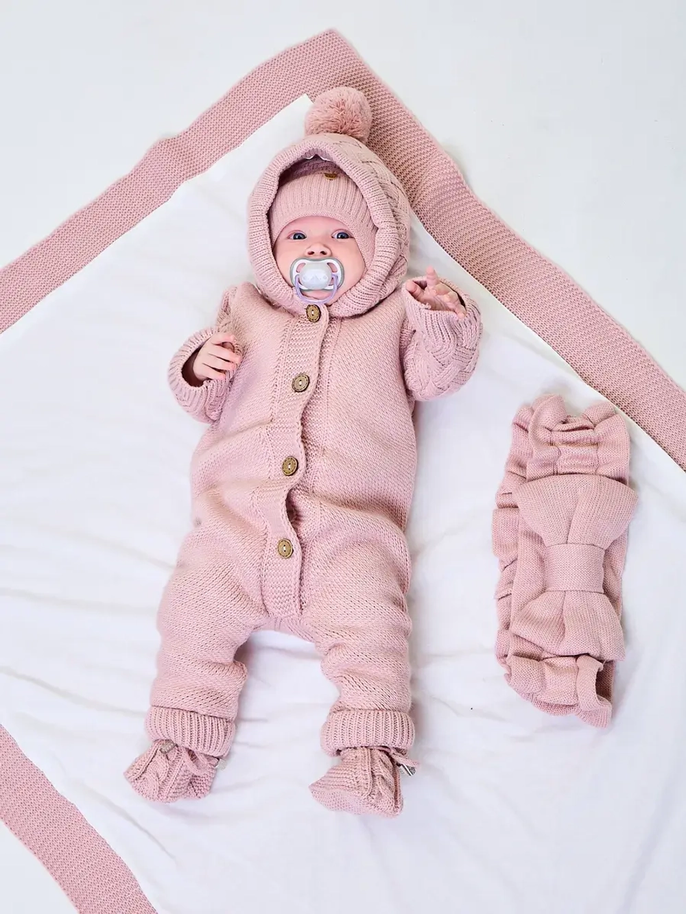 Конверт на выписку для новорожденных вязаный