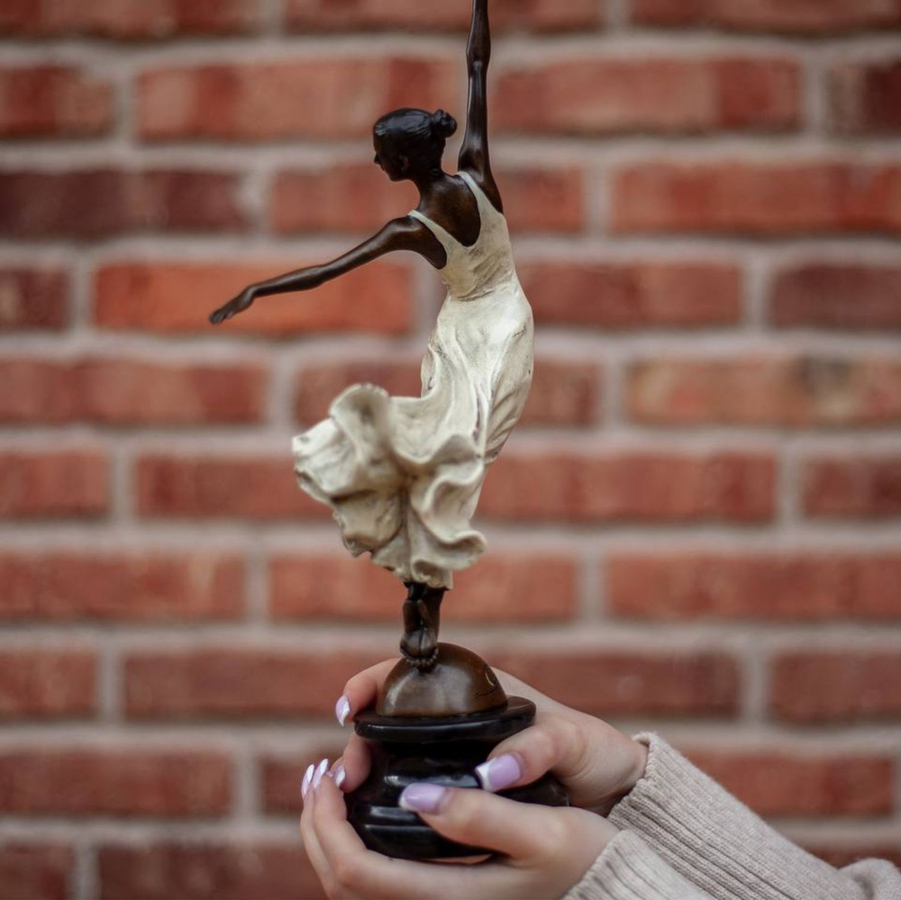 Бронзовая статуэтка