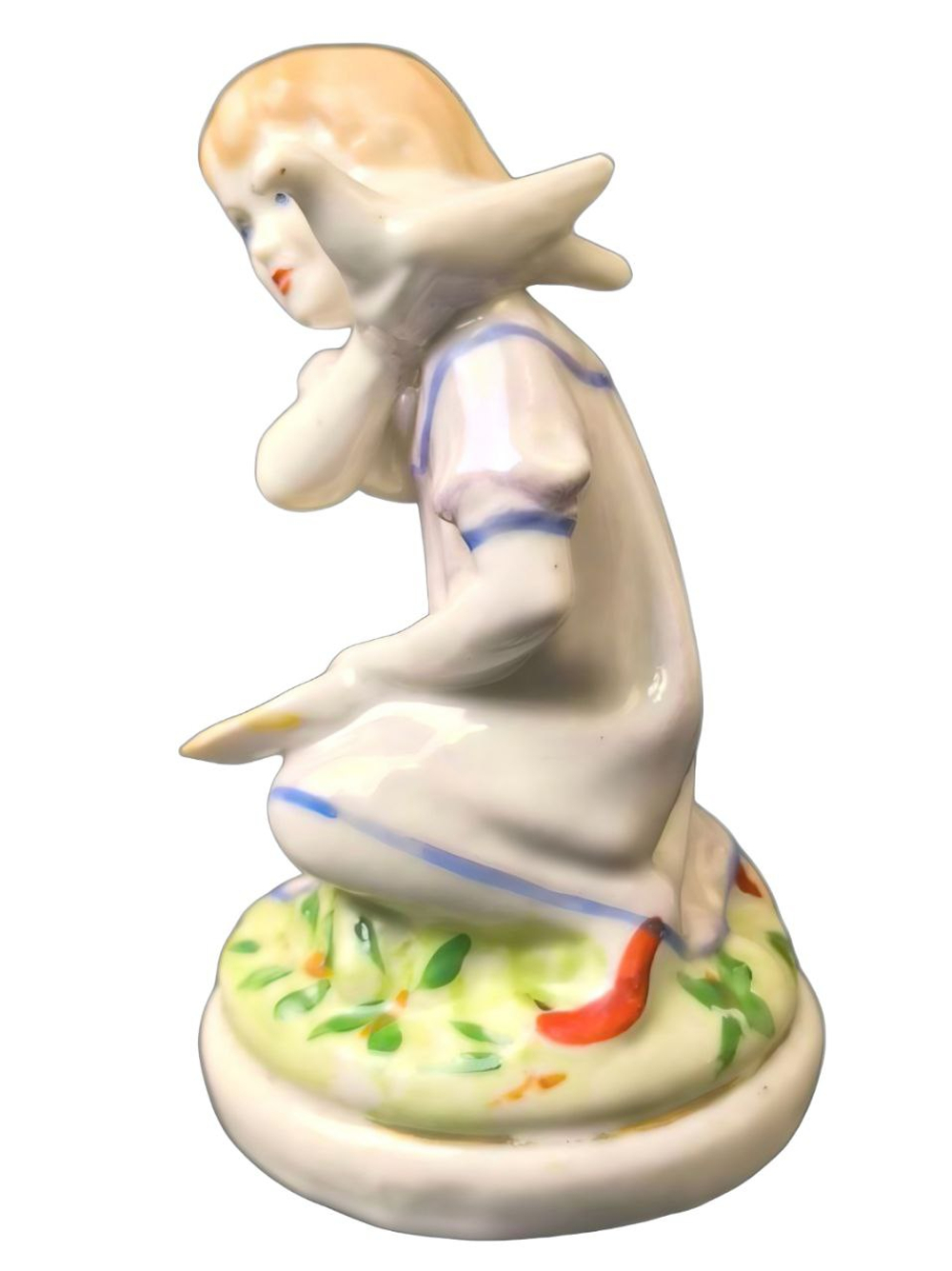Фарфоровая статуэтка "Девочка с голубем" Полонский ЗХК