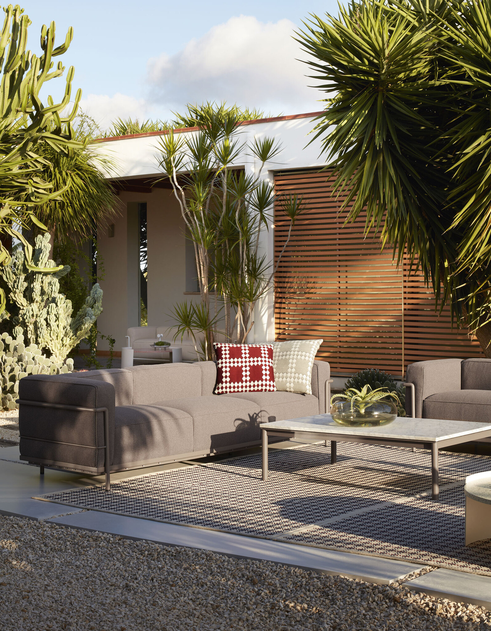 Диван Cassina 3 FAUTEUIL GRAND CONFORT, GRAND MODÈLE, TROIS PLACES, OUTDOOR