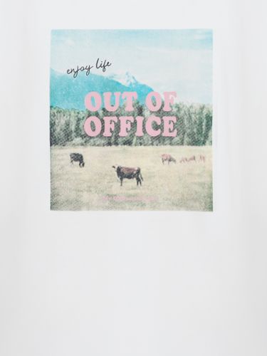 Белая оверсайз футболка Out of office