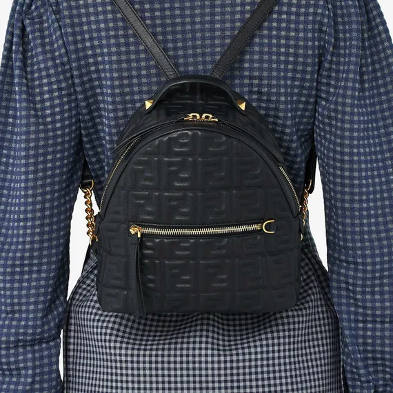 Мини-рюкзак Fendi из кожи с тисненым узором FF черный