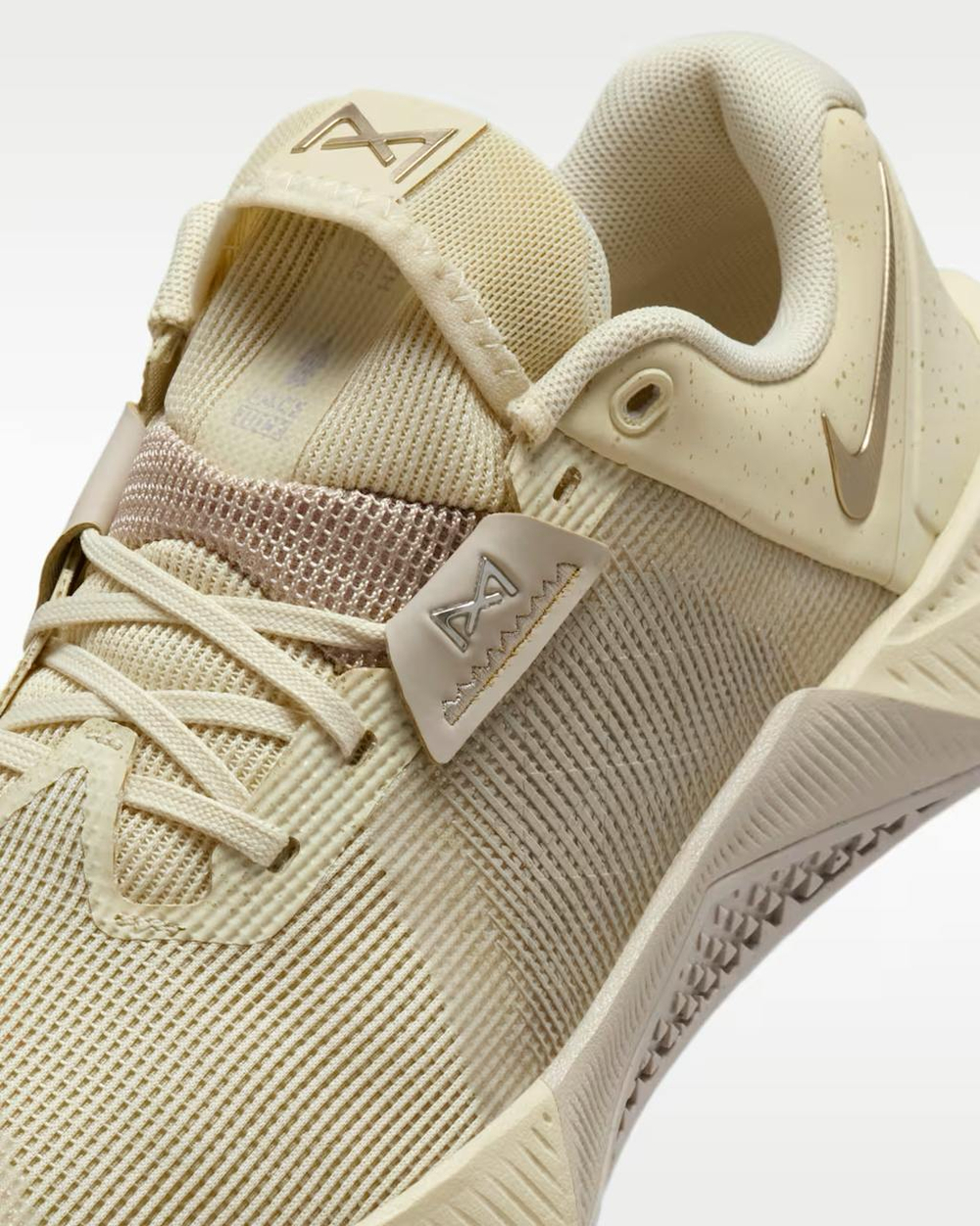 Кроссовки женские Nike Metcon 10 SE (Бежевые)