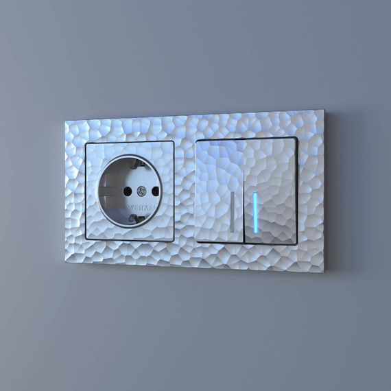 Розетка Werkel Hammer с заземлением и шторками серебряный W1271106 4690389162824