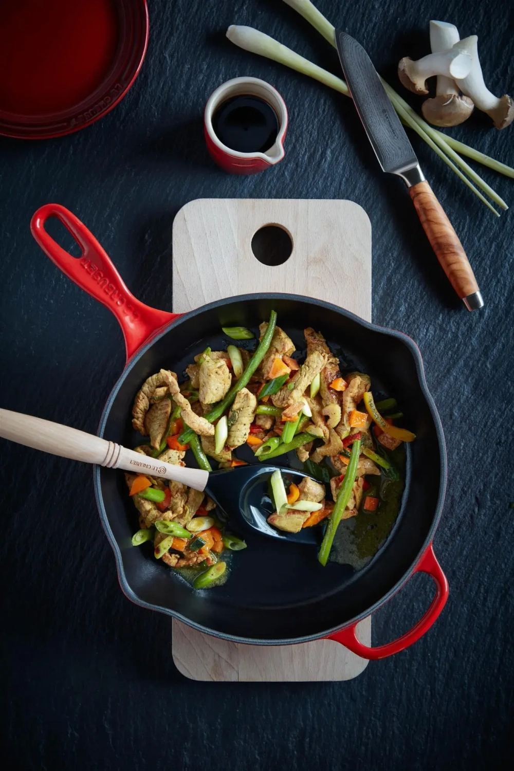 Le Creuset Сковорода Signature 26 см лазурного цвета