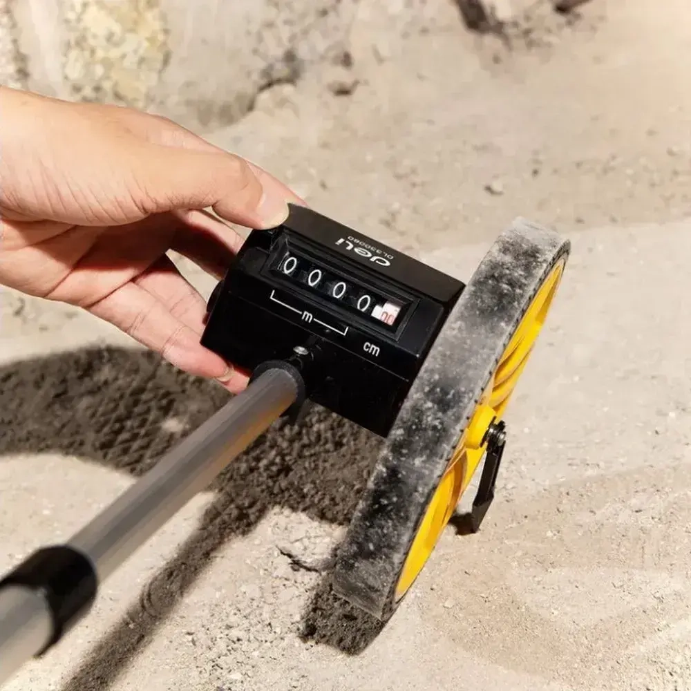 Измерительное колесо с механическим счетчиком Deli DL330060 диаметр 150мм, точность 0,5%, значение деления 0,1 мм, складная конструкция