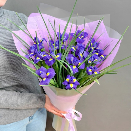 Букет из 15 ирисов