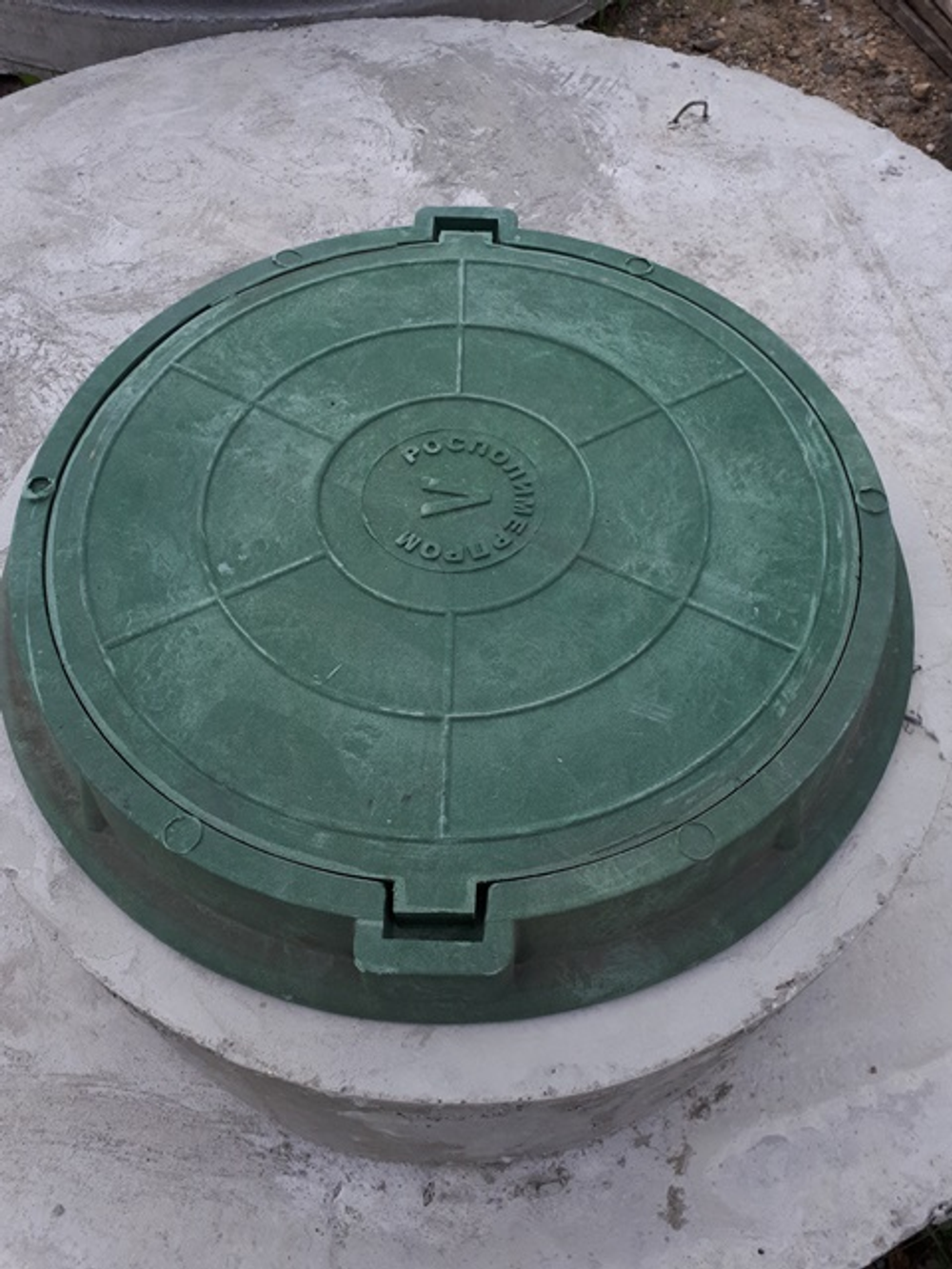 Люк пластиковый легкий