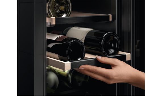 Винный холодильник AEG AWUS018B7B