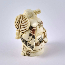 Нэцкэ Монах с веером и священным сосудом