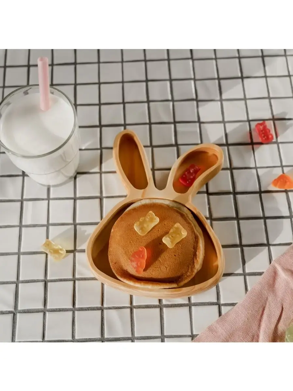 Деревянная менажница "Кролик" из кедра