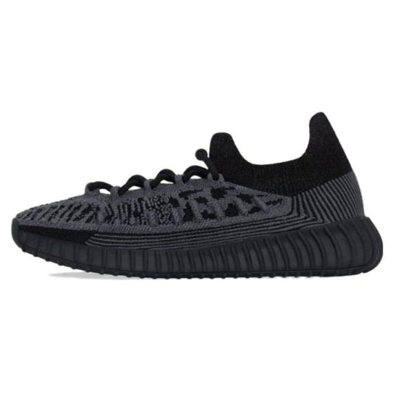 Кроссовки adidas originals YEEZY BOOST 350 V2 - это универсальный топ черного цвета.