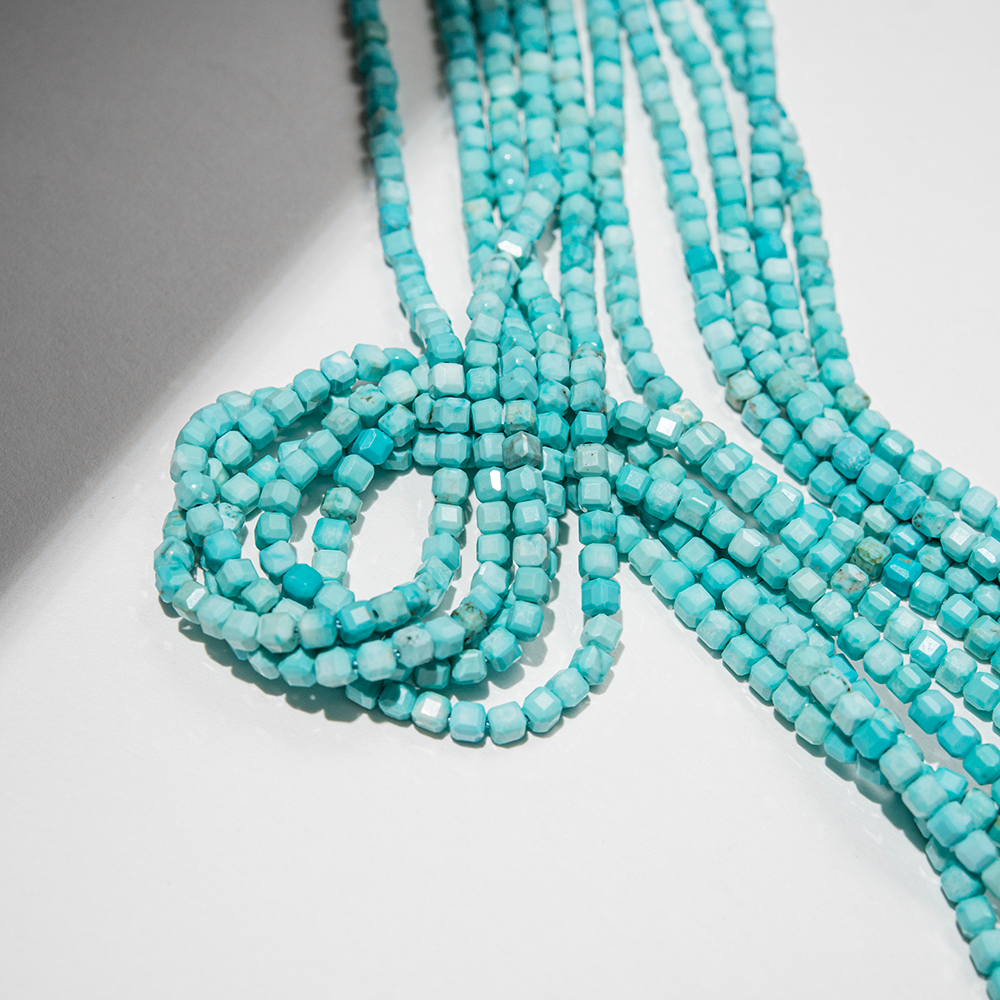 Туркенит (имитация бирюзы светлого оттенка), куб 4мм, микроогранка