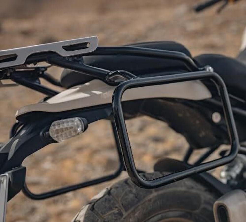 Комплект крепежа для боковых кофров Royal Enfield, тип - "Adventure", черный