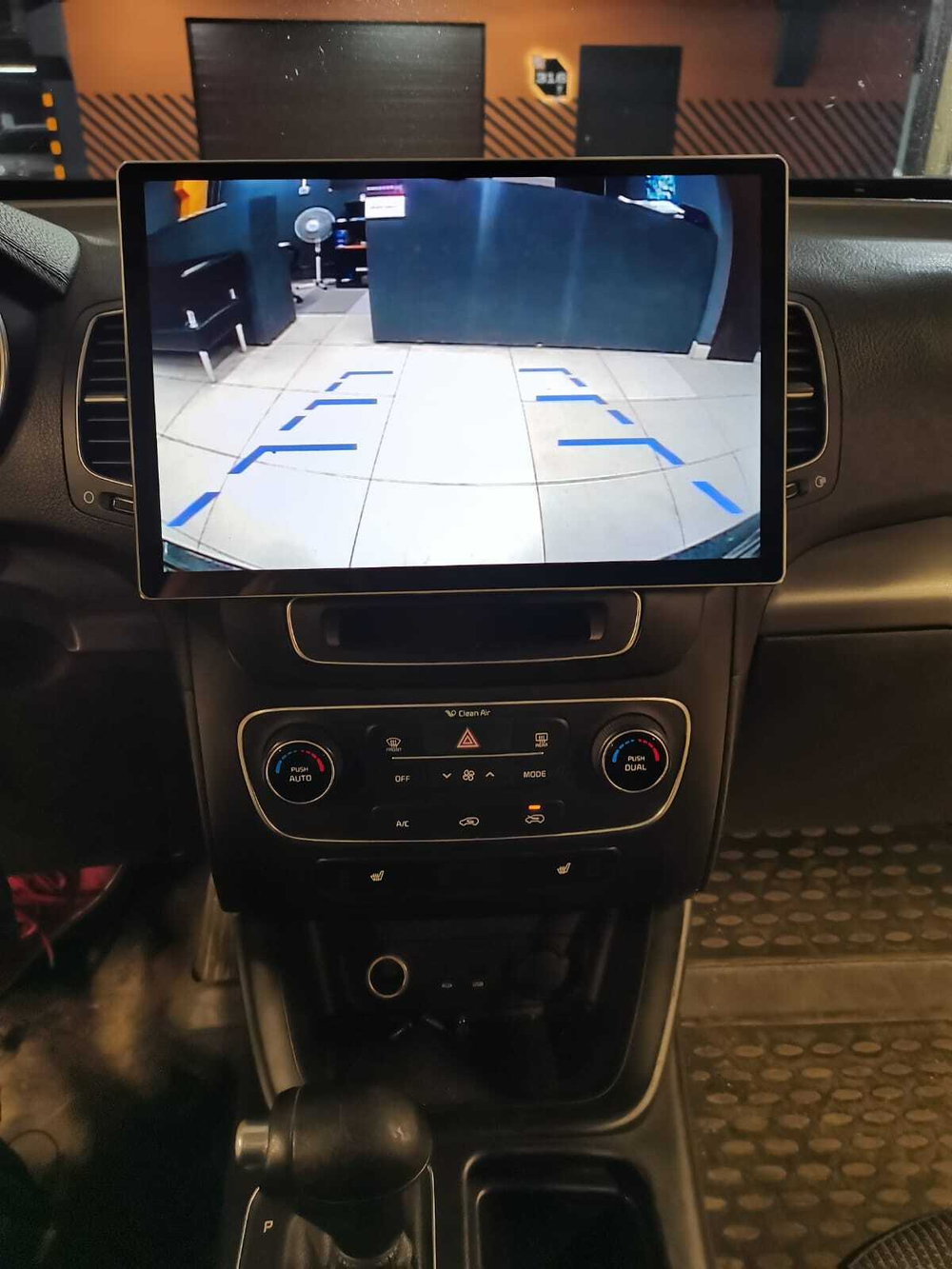 Магнитола для KIA Sorento 2 XM 2012-2020 c экраном климата снизу - Parafar PF224 на Android 13, QLED 2K монитор 11" или 13", 8Гб+128Гб, CarPlay, 4G SIM-слот