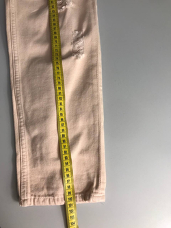 Джинсы H&M с порезами красивого оттенка, маркировка 38, визуально на 44 размер