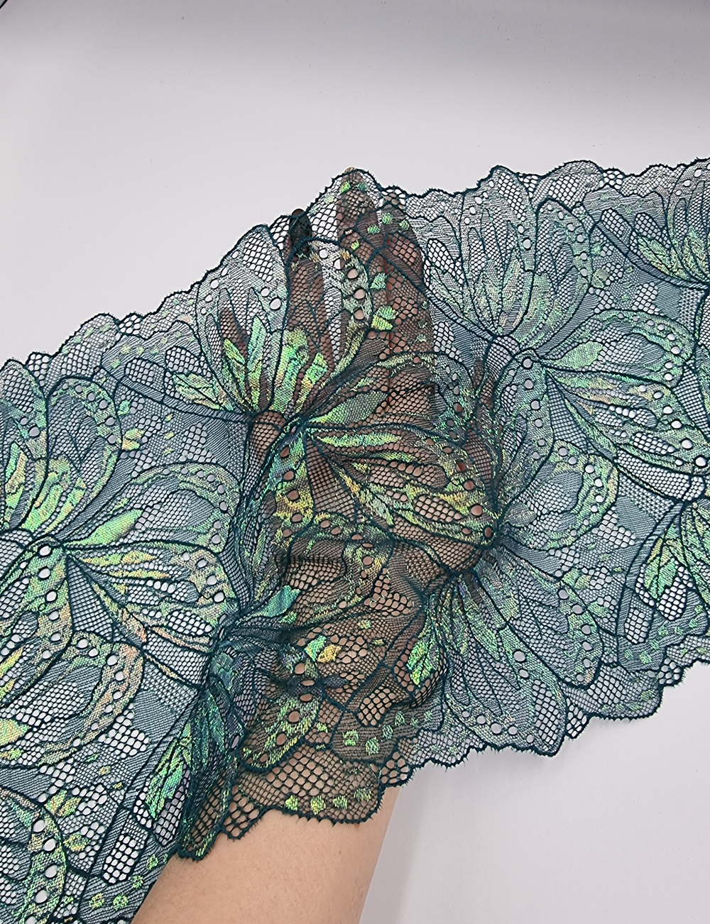 Кружево эластичное изумруд/перламутр К804 22 см