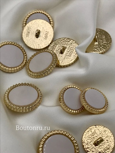Пуговицы золотистые с белой серединкой