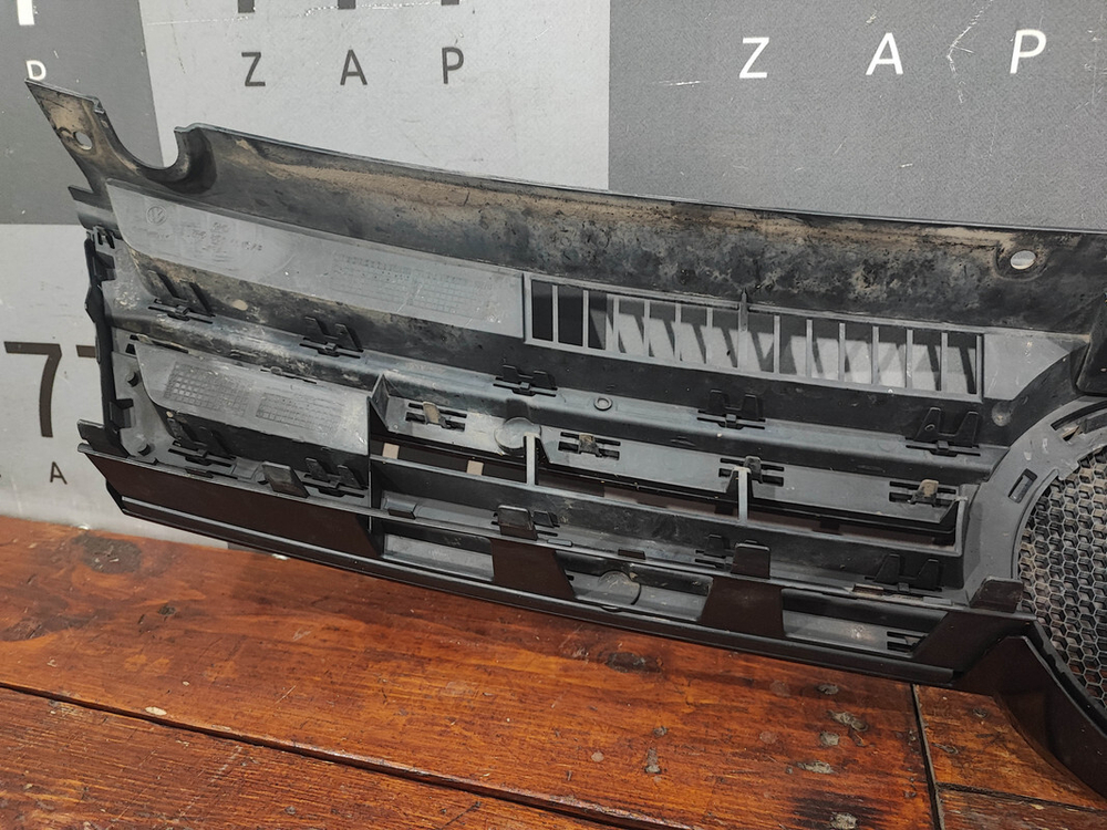 Решетка радиатора Volkswagen Touareg 2 10-14 Б/У Оригинал 7P6853651C