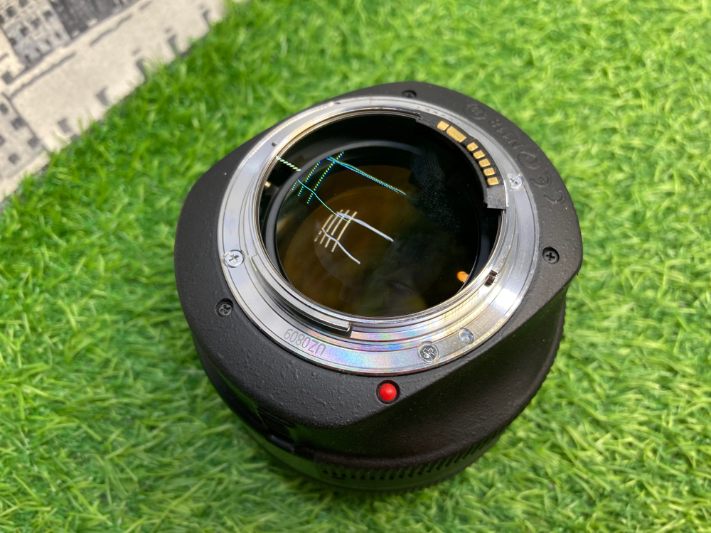 Canon EF 85mm 1.2L II USM