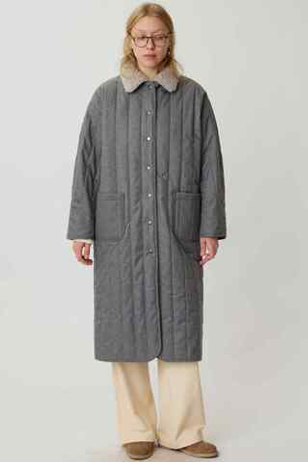 Стеганое пальто в серую елочку