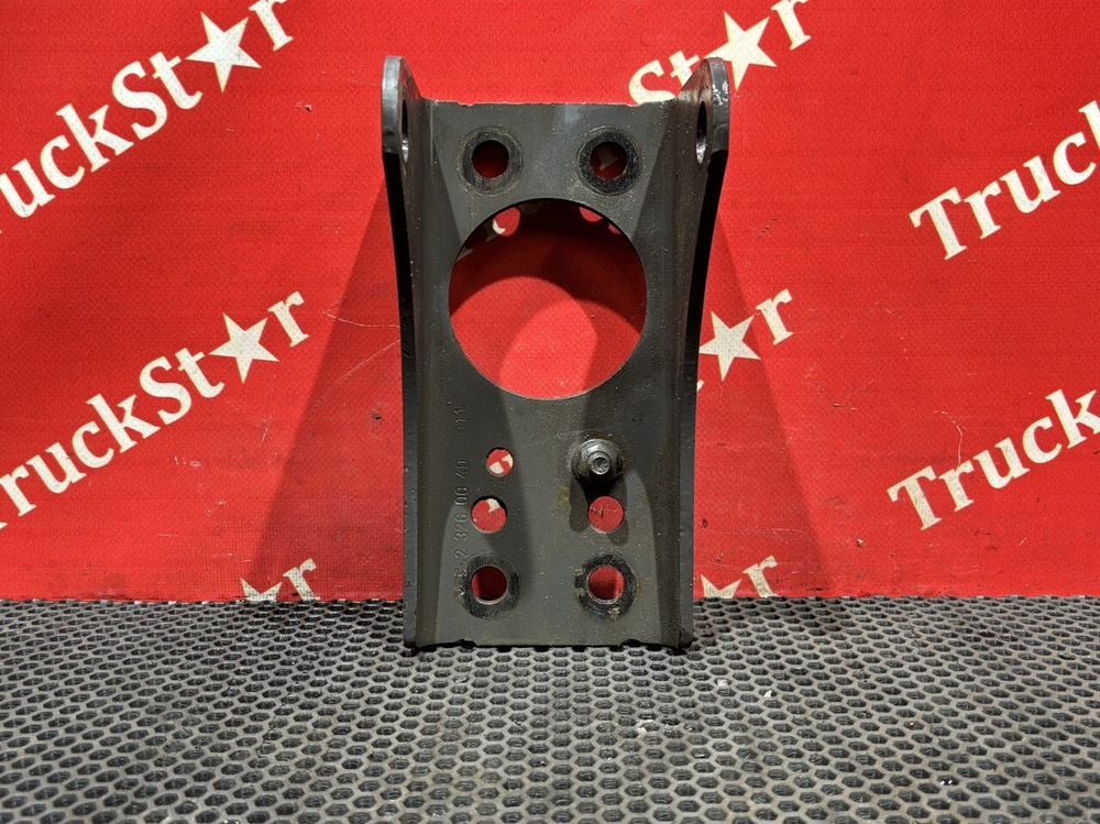 Кронштейн амортизатора заднего