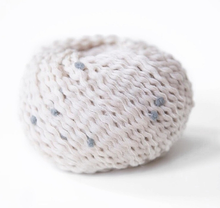 pompom молочный с серым 01