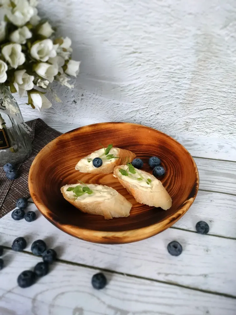 Деревянная сервировочная тарелка из кедра