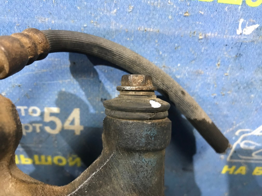 Суппорт тормозной задний правый TOYOTA ESTIMA 1998