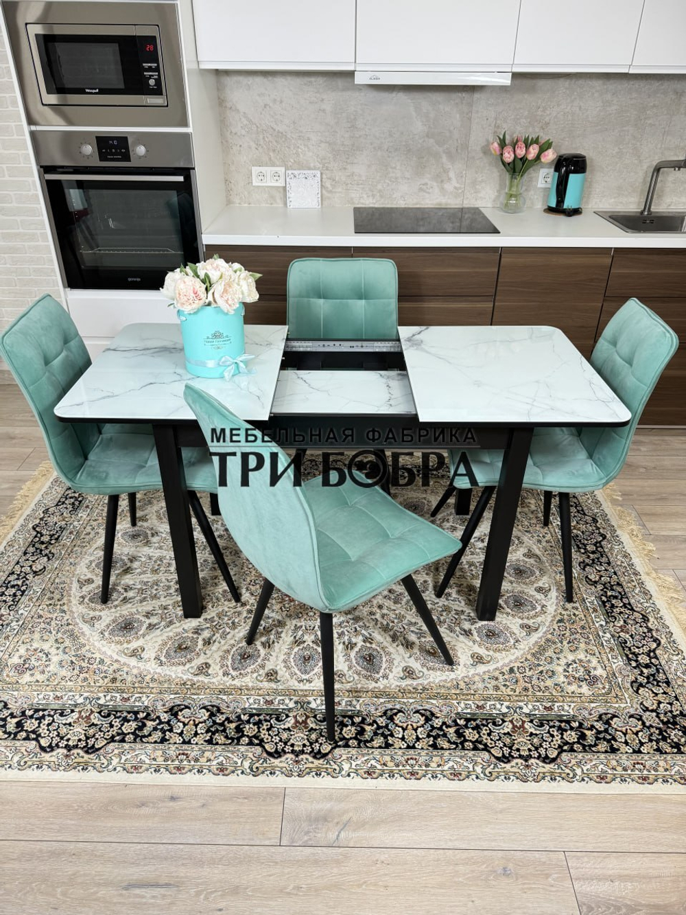Стеклянный раздвижной стол "Итальянский мрамор" и стулья "ГУЧИ" тиффани
