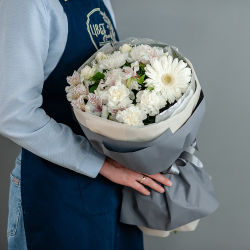 Белый букет с герберой