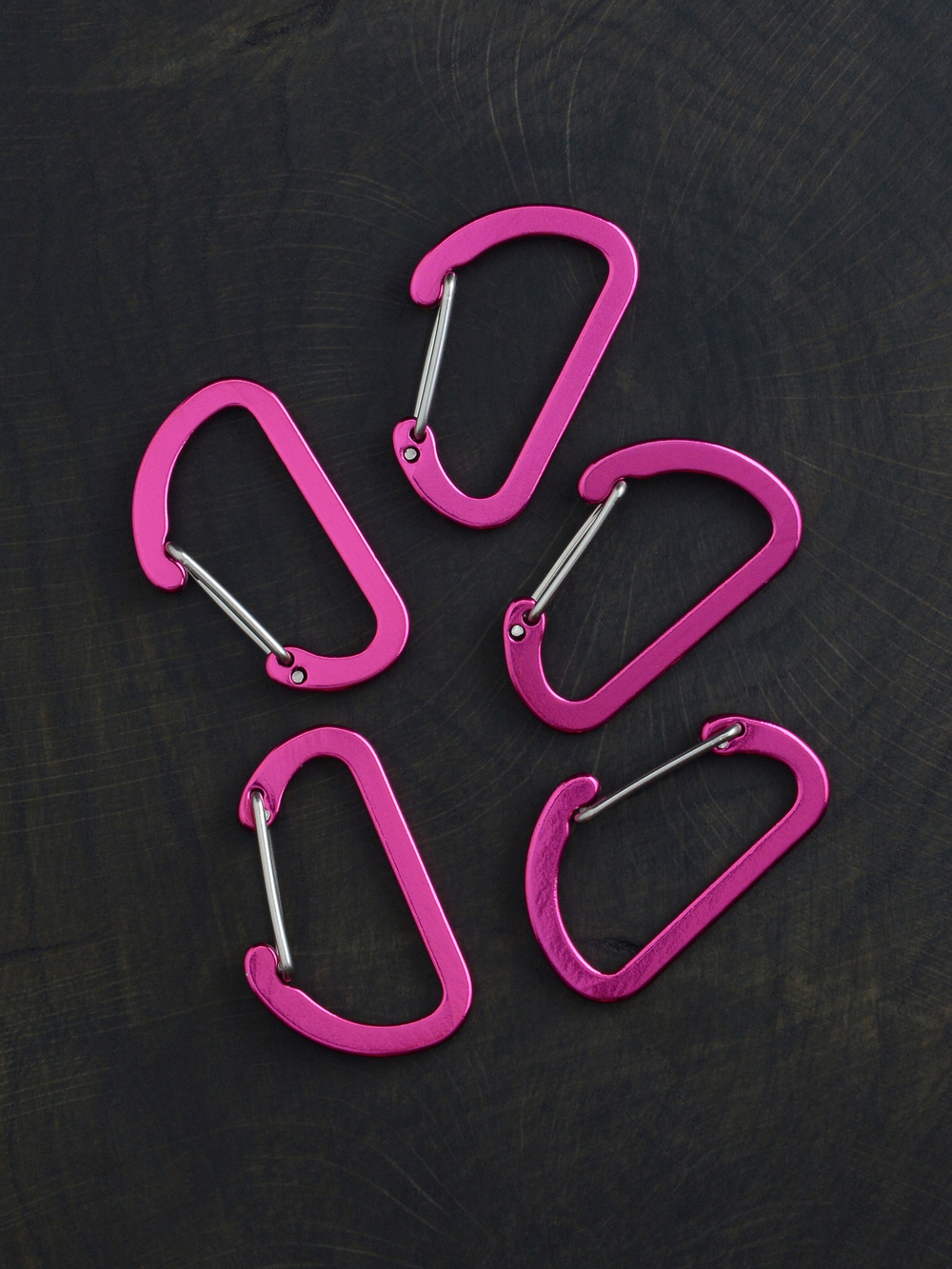 В АССОРТИМЕНТЕ 5 карабинов вспомогательных до 8 кг алюминий 40х25 мм