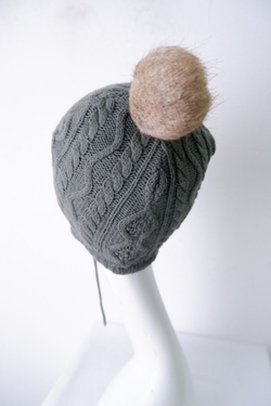 Шапка на завязках с помпоном