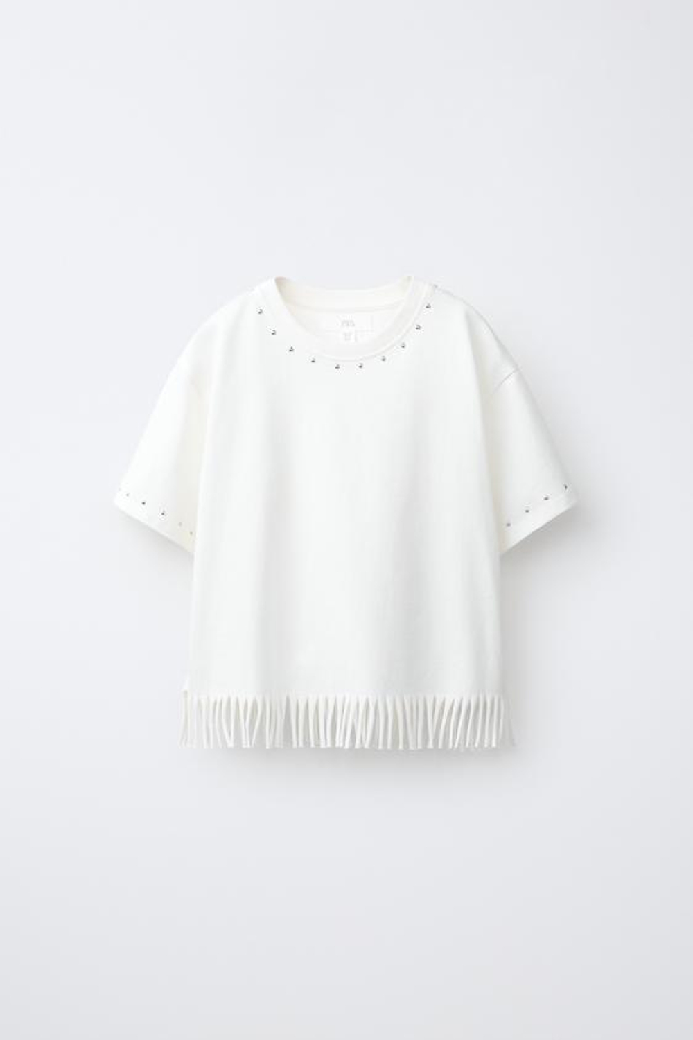 ZARA ФУТБОЛКА С БАХРОМОЙ И ЗАКЛЕПКАМИ, БЕЛЫЙ