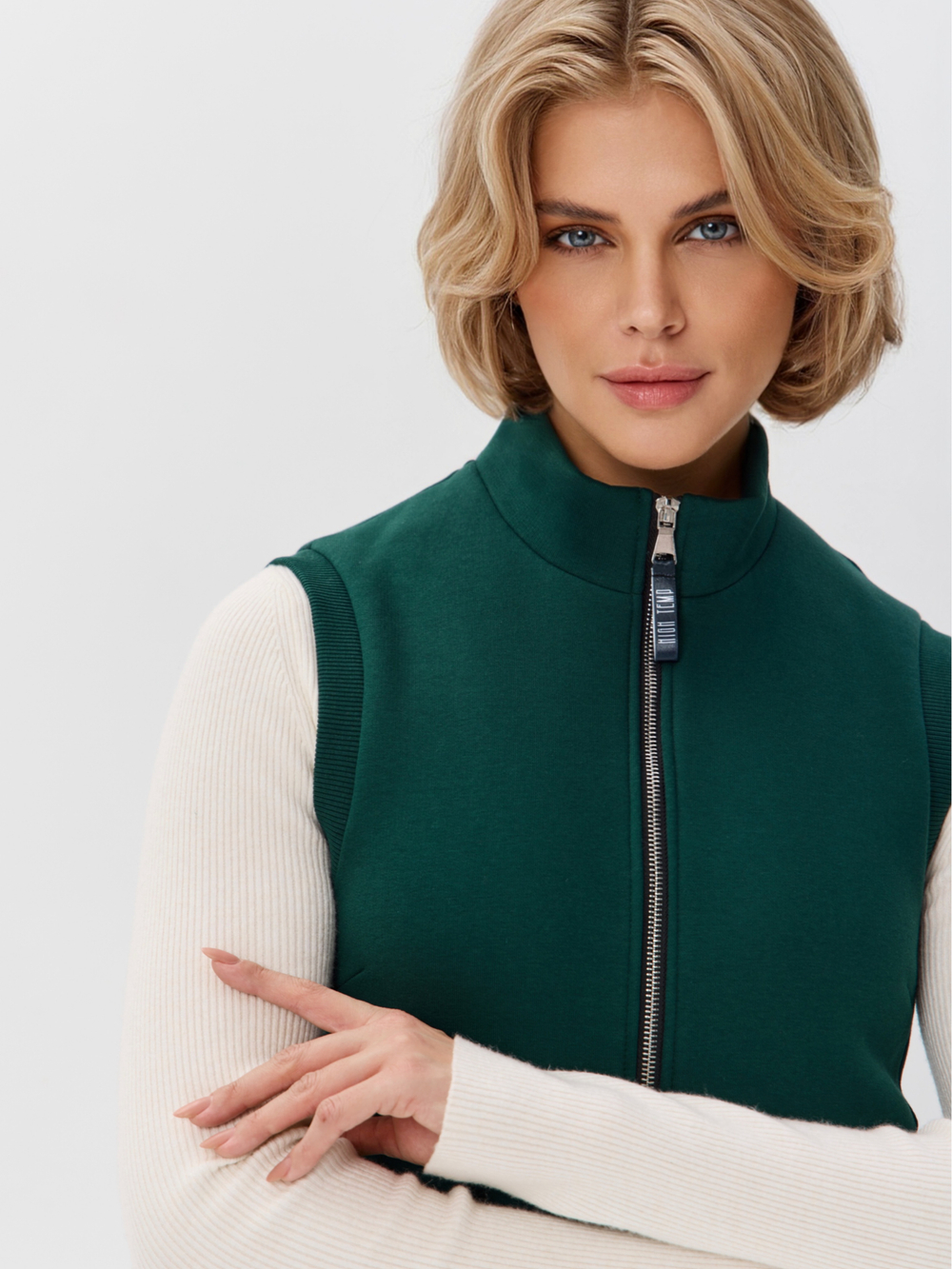 Жилет с начесом на молнии