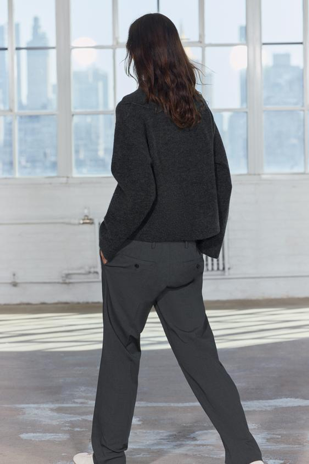 ZARA ОДНОТОННЫЙ СВИТЕР С НАКЛАДНЫМИ КАРМАНАМИ, ТЕМНЫЙ АНТРАЦИТ