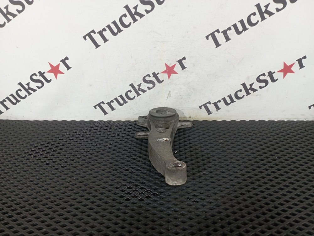 Кронштейн интеркулера правый 2020 г.