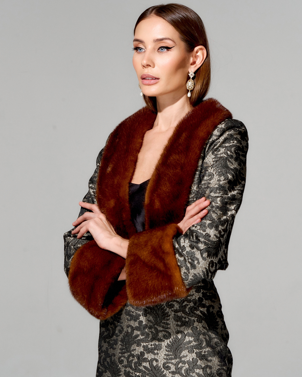 Укороченный жакет "Елизавета" из премиального жаккарда с меховой отделкой