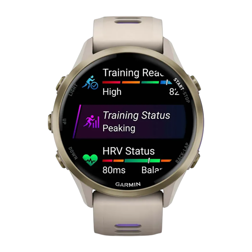 Спортивные часы Garmin Forerunner 970, силиконовый ремешок цвета «французский серый»/дымчато-синий Золотистый безель из титана, корпус цвета «французский серый», AMOLED-дисплей с сапфировым стеклом. Ремешок с классической застёжкой — на запястье обхватом